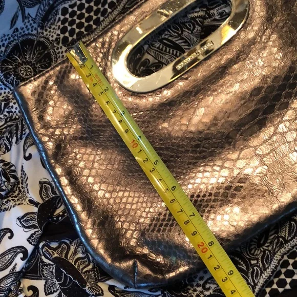 🤎 Michael Kors Bronze metallic leather snake embossed hand bag clutch - Picture 6 of 9